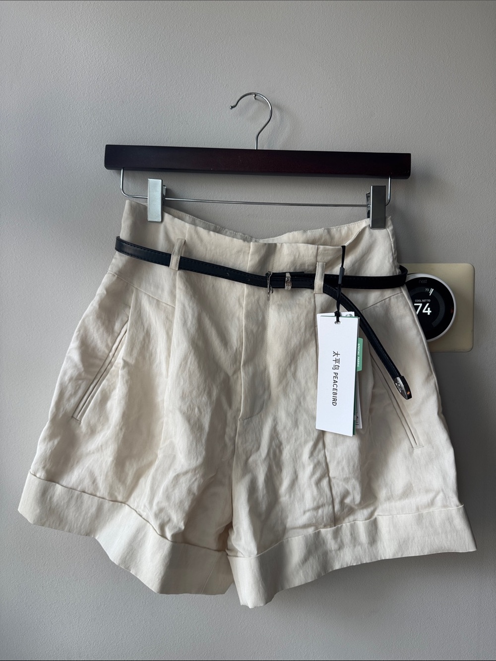 Peace Bird Shorts Cream High-Waist Women's Shorts with Black Belt